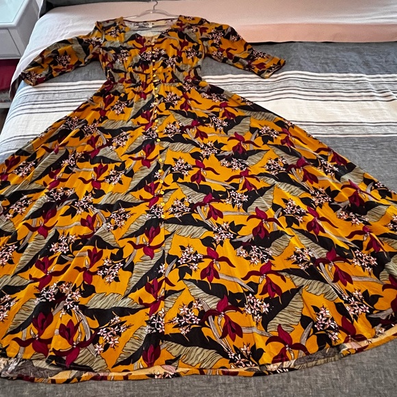 M • NOLLBY | Large | Goldenrod Full Floral Dress | 17” pit to pit - Picture 8 of 13